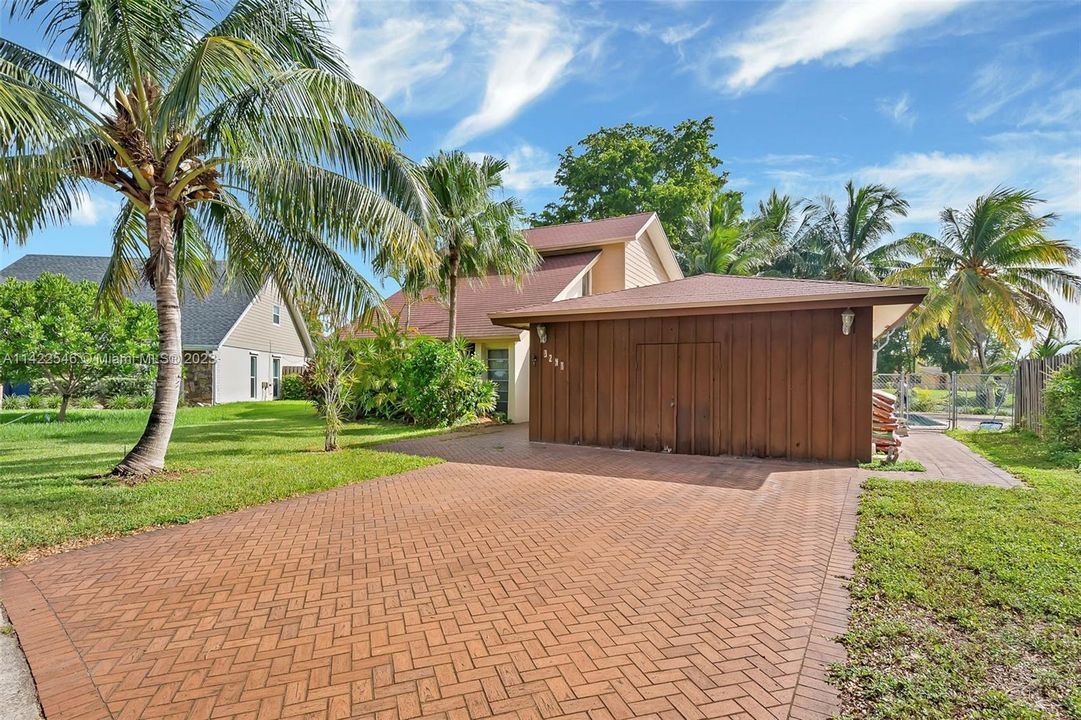 Recently Sold: $470,000 (4 beds, 3 baths, 2810 Square Feet)