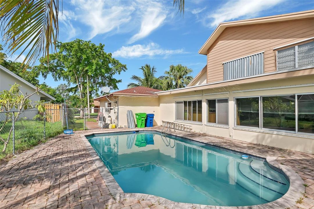 Recently Sold: $470,000 (4 beds, 3 baths, 2810 Square Feet)