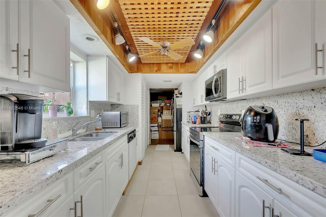 Recently Sold: $470,000 (4 beds, 3 baths, 2810 Square Feet)