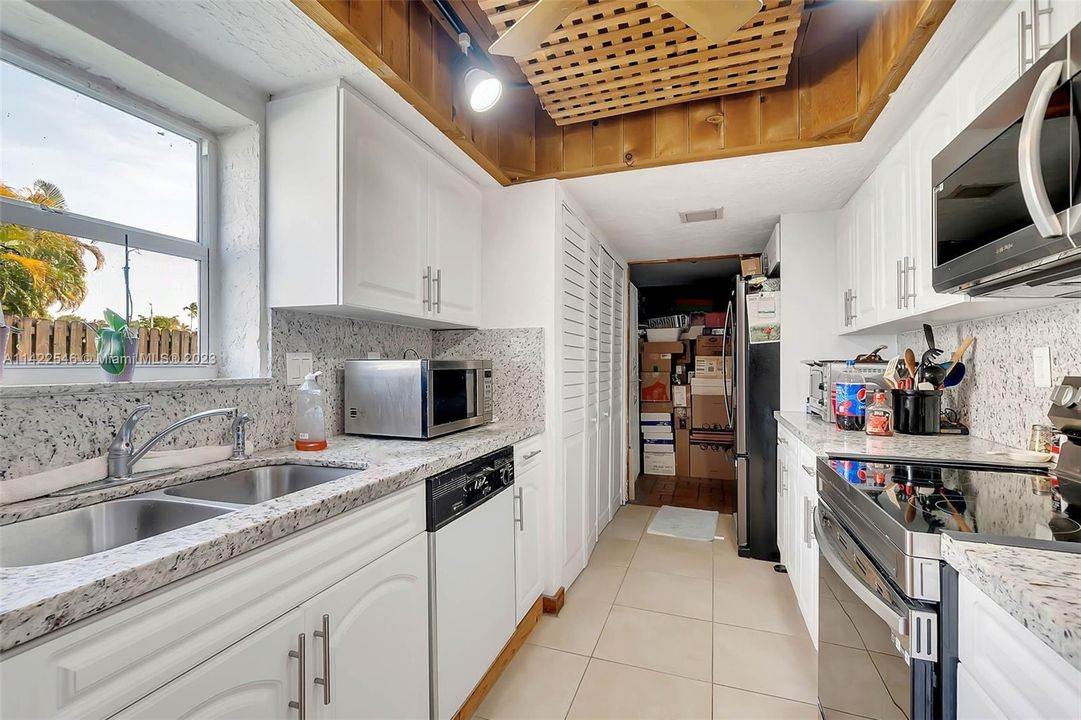 Recently Sold: $470,000 (4 beds, 3 baths, 2810 Square Feet)