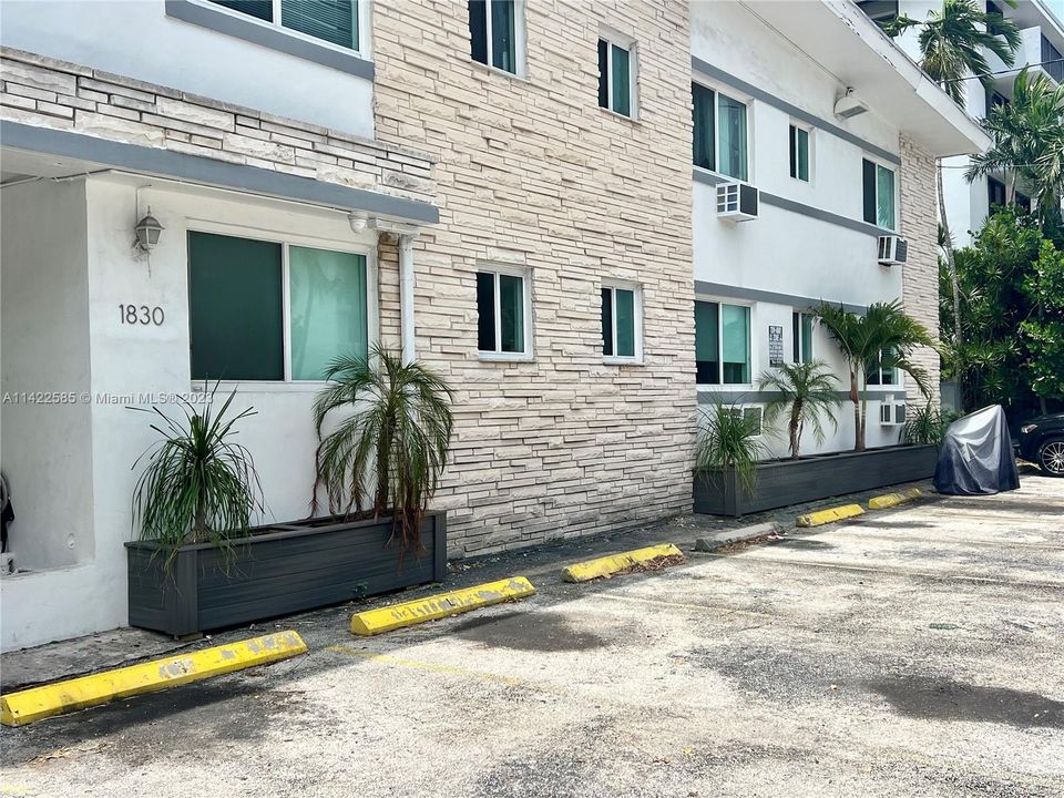 Недавно арендовано: $2,000 (1 спален, 1 ванн, 800 Квадратных фут)