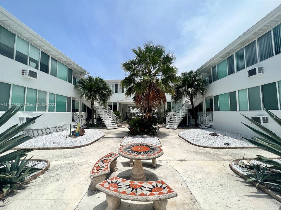 Недавно арендовано: $2,000 (1 спален, 1 ванн, 800 Квадратных фут)