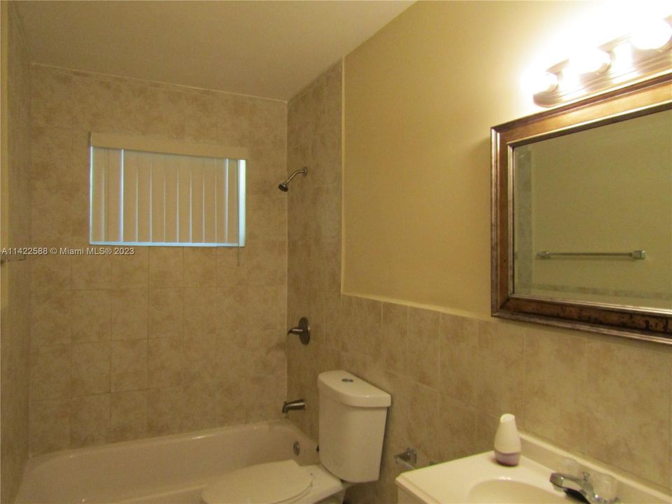 最近租的: $2,200 (3 贝兹, 2 浴室, 2131 平方英尺)