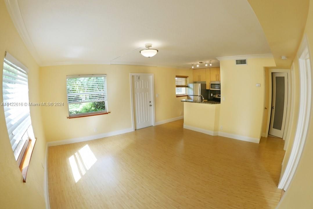 For Sale: $221,900 (2 beds, 1 baths, 675 Square Feet)