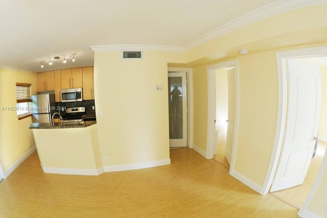 For Sale: $221,900 (2 beds, 1 baths, 675 Square Feet)