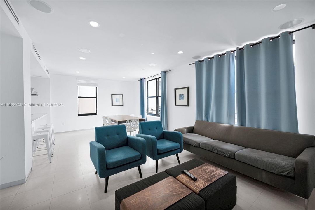 Vendido Recientemente: $1,400,000 (4 camas, 3 baños, 1622 Pies cuadrados)