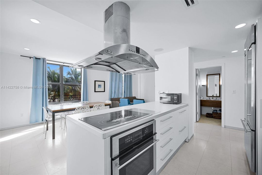 Vendido Recientemente: $1,400,000 (4 camas, 3 baños, 1622 Pies cuadrados)