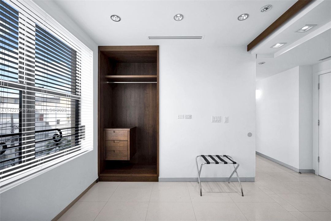 Vendido Recientemente: $1,400,000 (4 camas, 3 baños, 1622 Pies cuadrados)