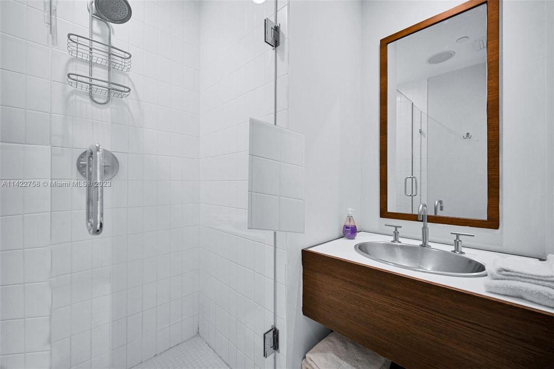 Vendido Recientemente: $1,400,000 (4 camas, 3 baños, 1622 Pies cuadrados)