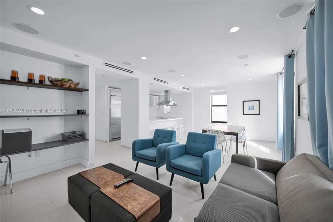 Vendido Recientemente: $1,400,000 (4 camas, 3 baños, 1622 Pies cuadrados)