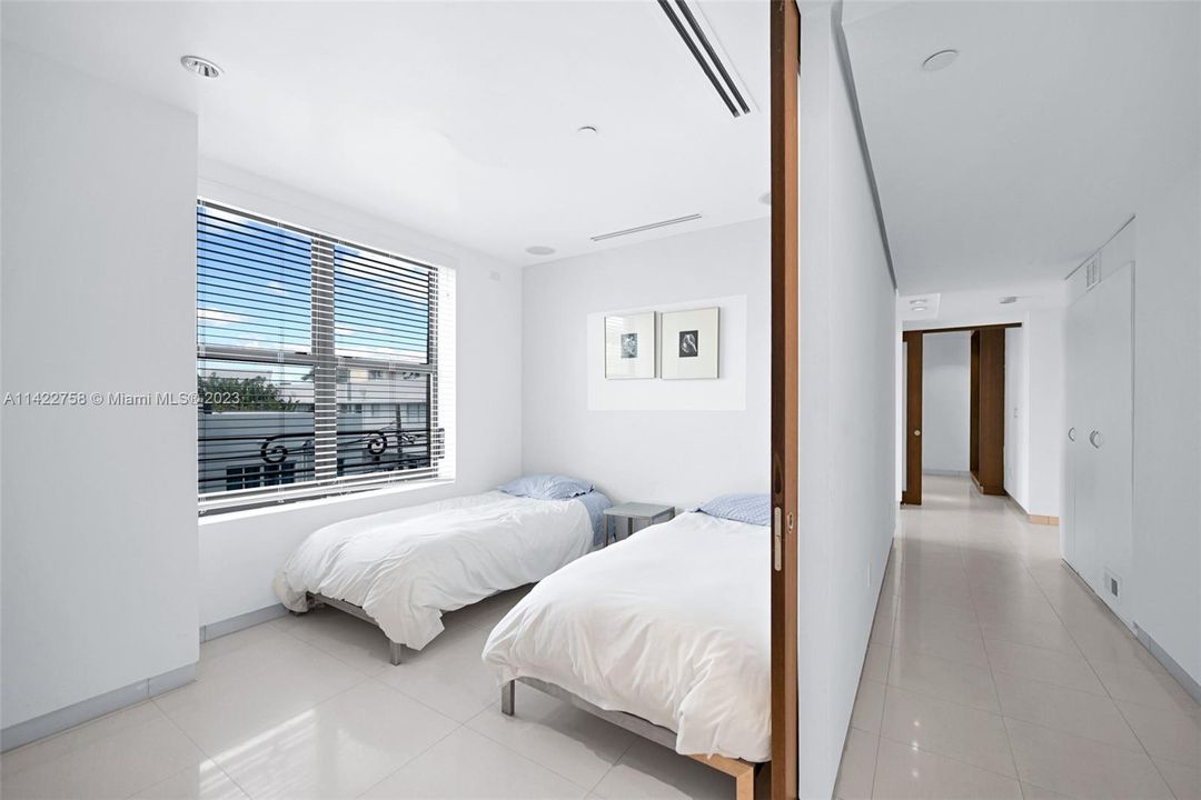 Vendido Recientemente: $1,400,000 (4 camas, 3 baños, 1622 Pies cuadrados)