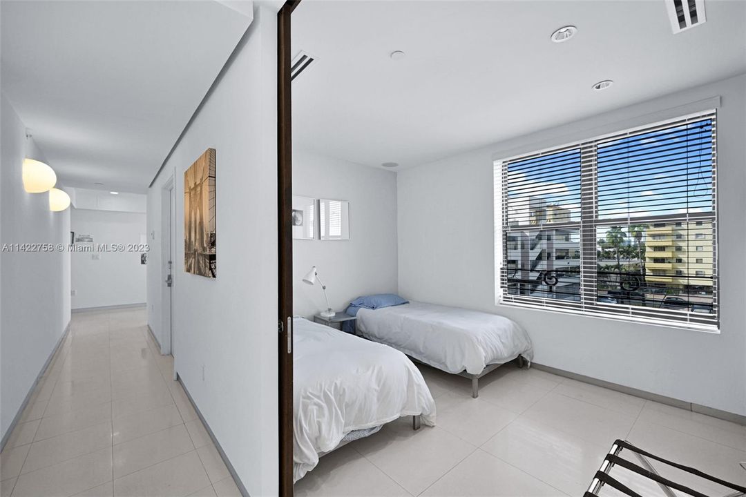 Vendido Recientemente: $1,400,000 (4 camas, 3 baños, 1622 Pies cuadrados)