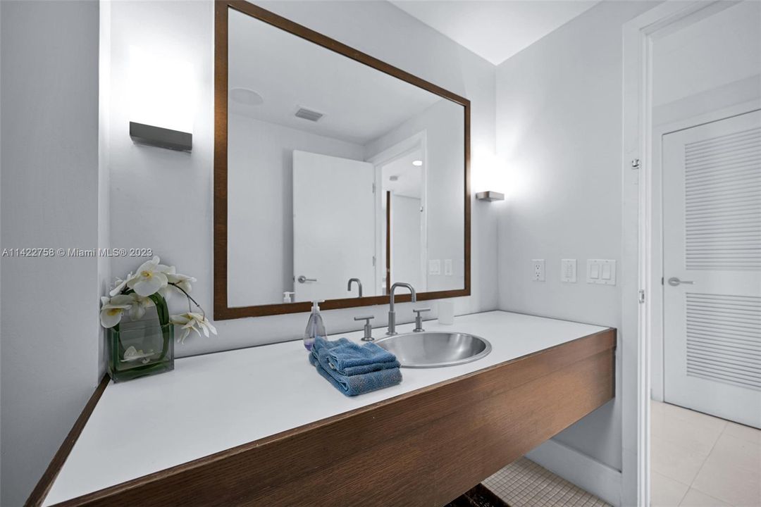 Vendido Recientemente: $1,400,000 (4 camas, 3 baños, 1622 Pies cuadrados)