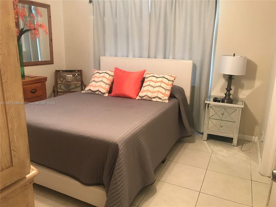 Recientemente alquilado: $2,400 (2 camas, 2 baños, 1317 Pies cuadrados)