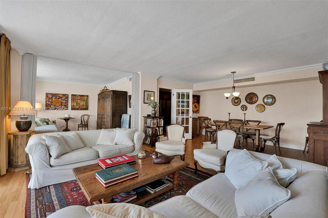 Recently Sold: $448,555 (2 beds, 1 baths, 899 Square Feet)