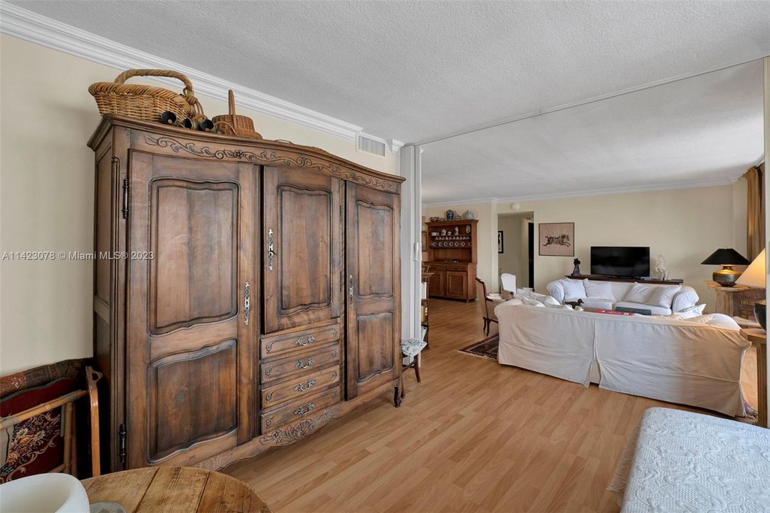 Recently Sold: $448,555 (2 beds, 1 baths, 899 Square Feet)