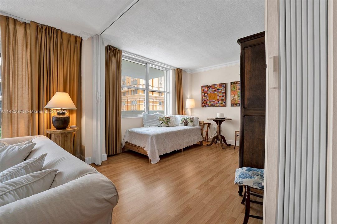 Recently Sold: $448,555 (2 beds, 1 baths, 899 Square Feet)