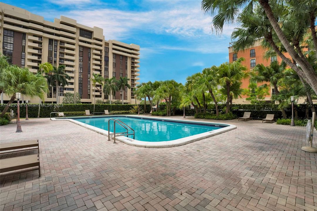 Recently Sold: $448,555 (2 beds, 1 baths, 899 Square Feet)