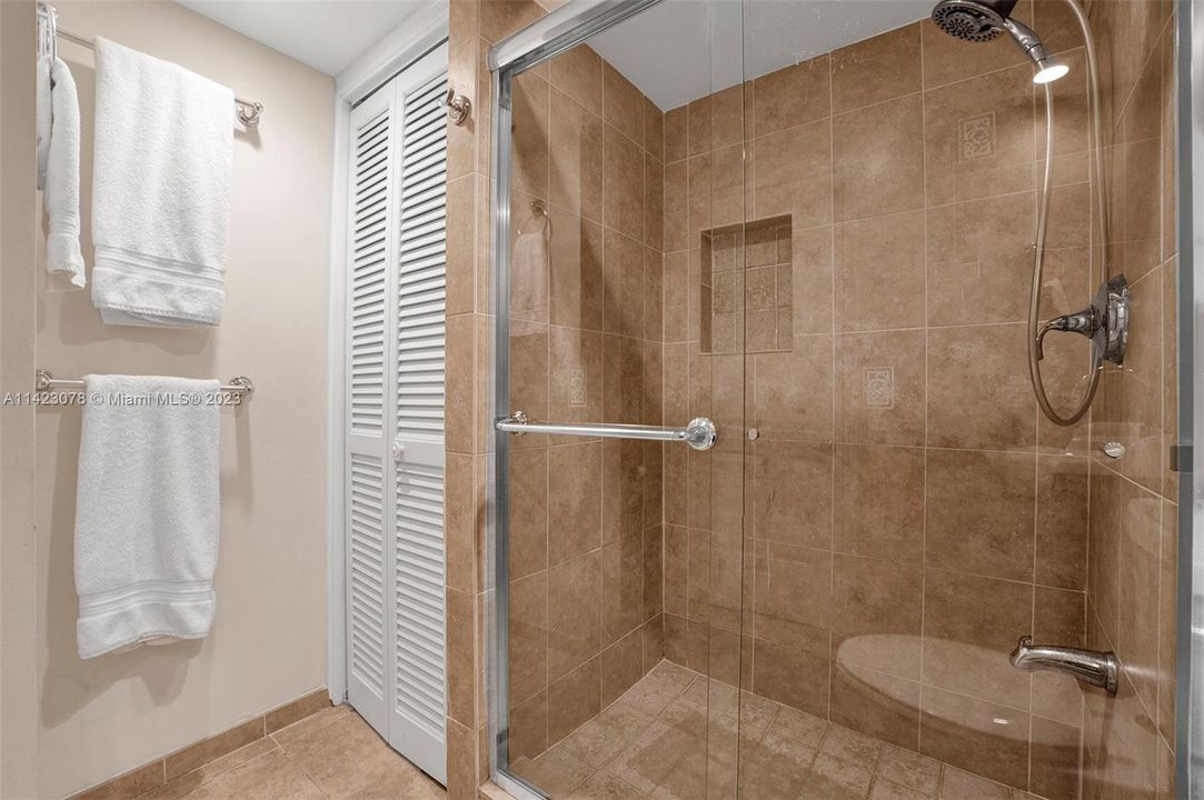 Recently Sold: $448,555 (2 beds, 1 baths, 899 Square Feet)