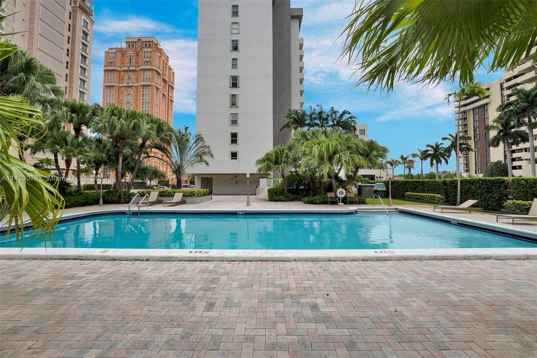 Recently Sold: $448,555 (2 beds, 1 baths, 899 Square Feet)