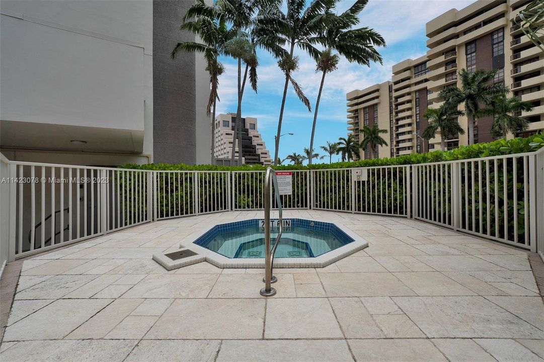 Recently Sold: $448,555 (2 beds, 1 baths, 899 Square Feet)