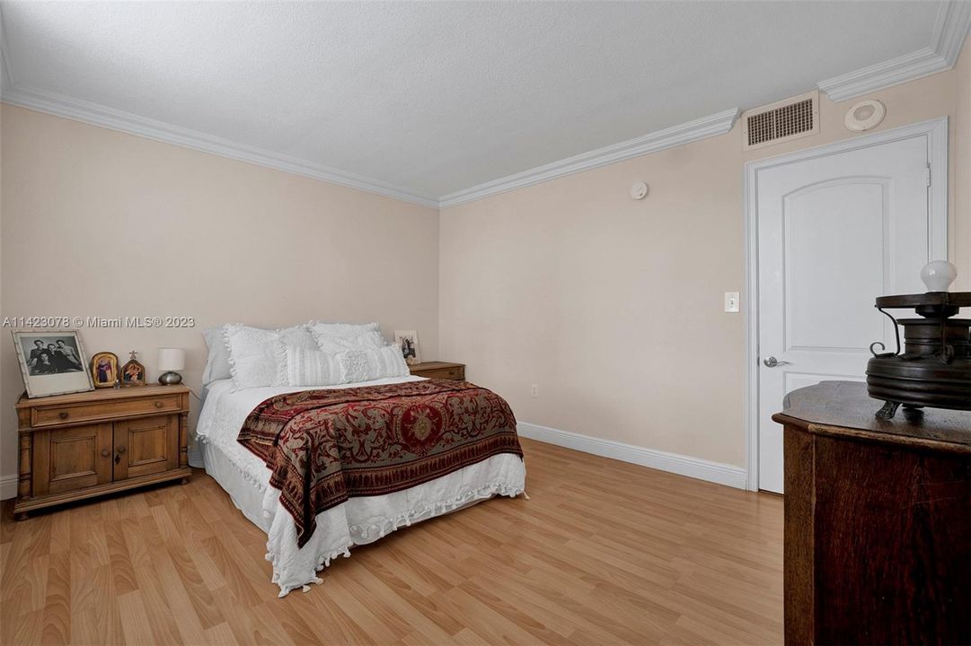 Recently Sold: $448,555 (2 beds, 1 baths, 899 Square Feet)