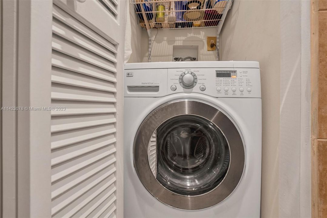 Recently Sold: $448,555 (2 beds, 1 baths, 899 Square Feet)