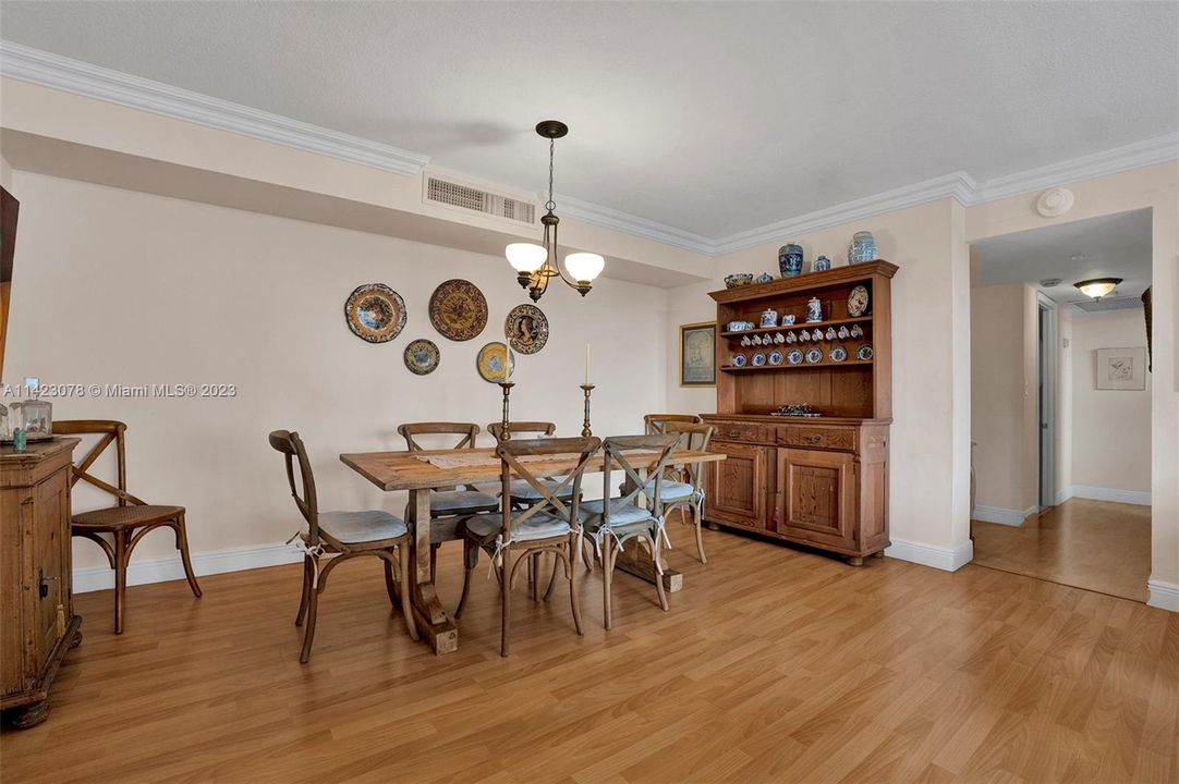 Recently Sold: $448,555 (2 beds, 1 baths, 899 Square Feet)