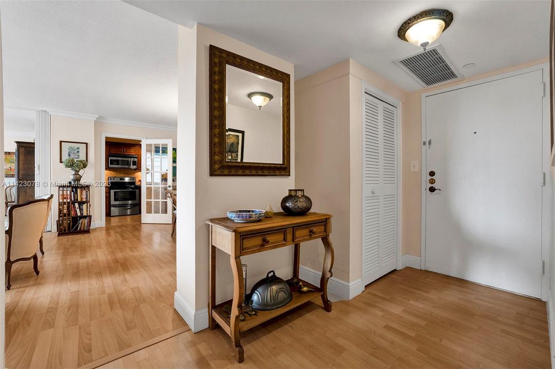 Recently Sold: $448,555 (2 beds, 1 baths, 899 Square Feet)