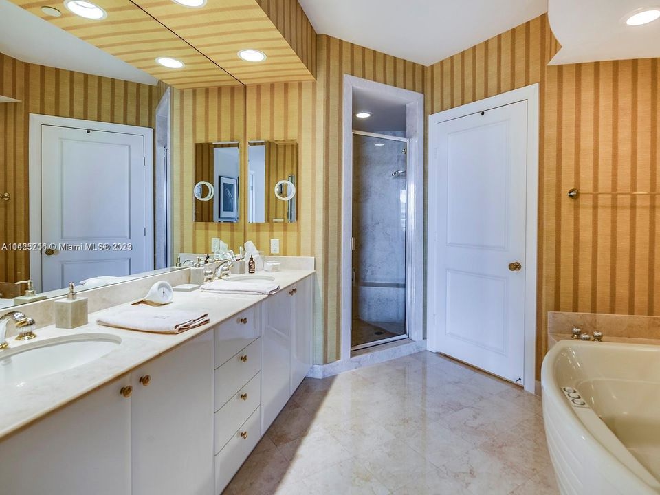 Недавно арендовано: $12,500 (2 спален, 2 ванн, 2100 Квадратных фут)