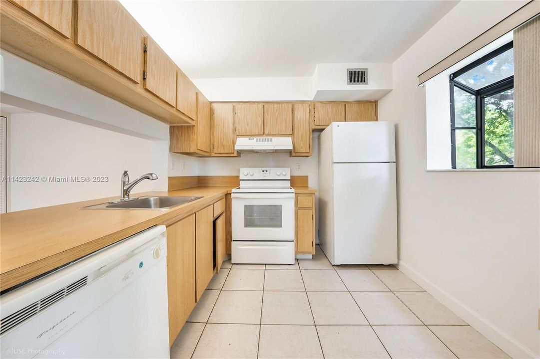 Recently Rented: $2,100 (2 beds, 2 baths, 1090 Square Feet)