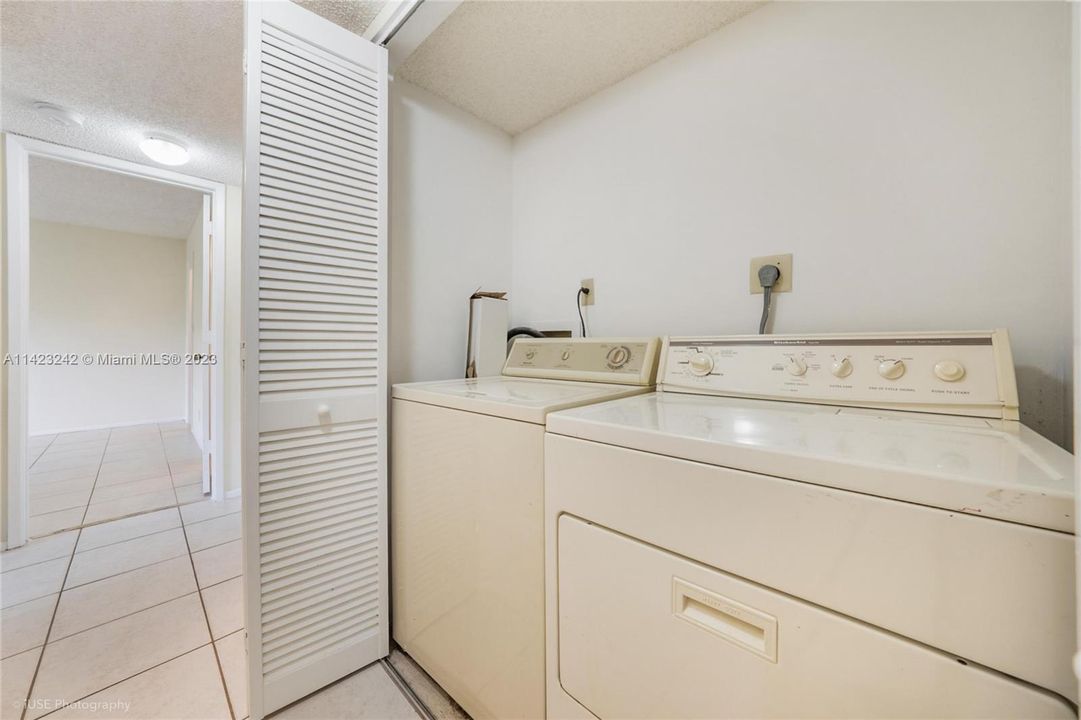 Recently Rented: $2,100 (2 beds, 2 baths, 1090 Square Feet)