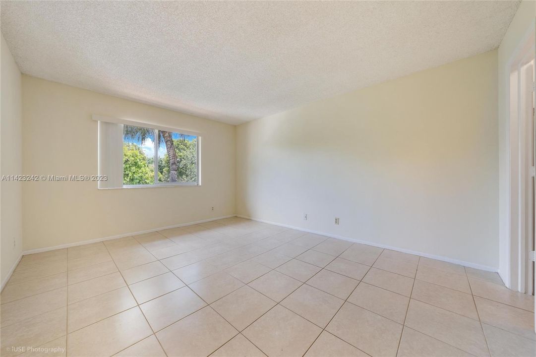 Recently Rented: $2,100 (2 beds, 2 baths, 1090 Square Feet)