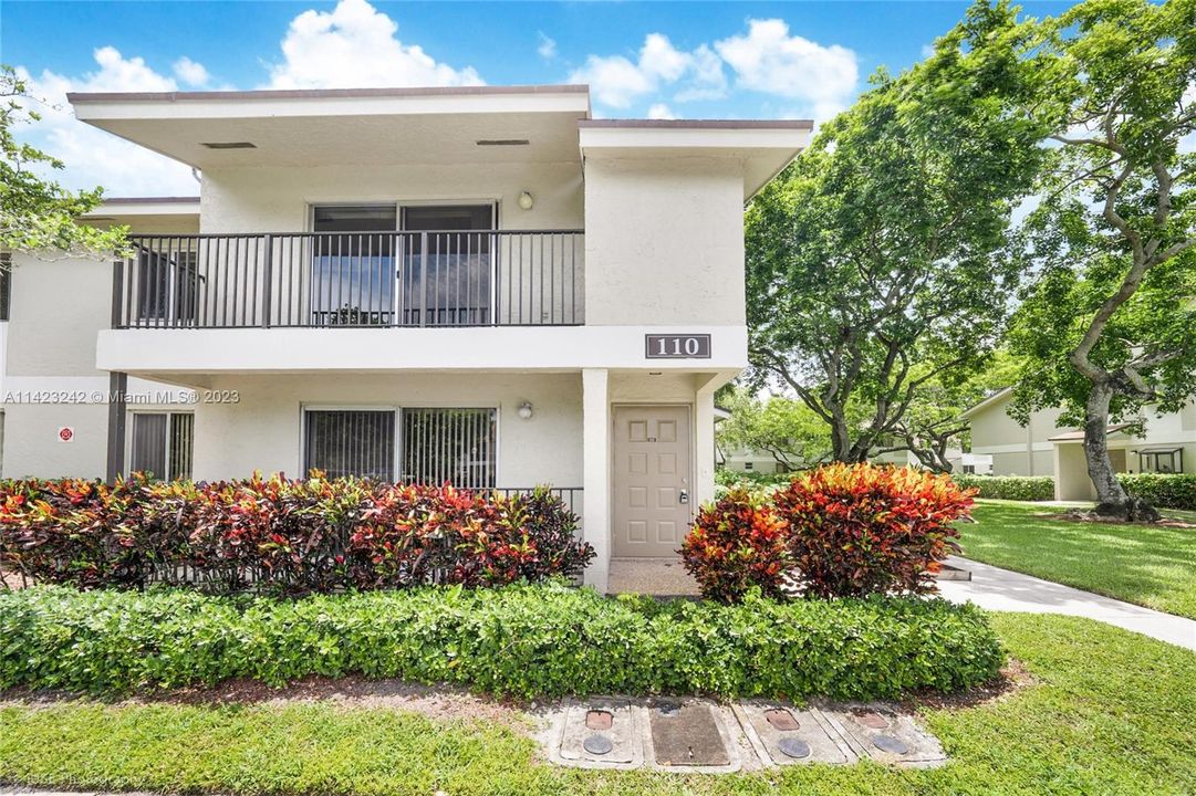 Recently Rented: $2,100 (2 beds, 2 baths, 1090 Square Feet)