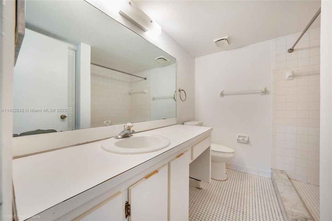 Recently Rented: $2,100 (2 beds, 2 baths, 1090 Square Feet)