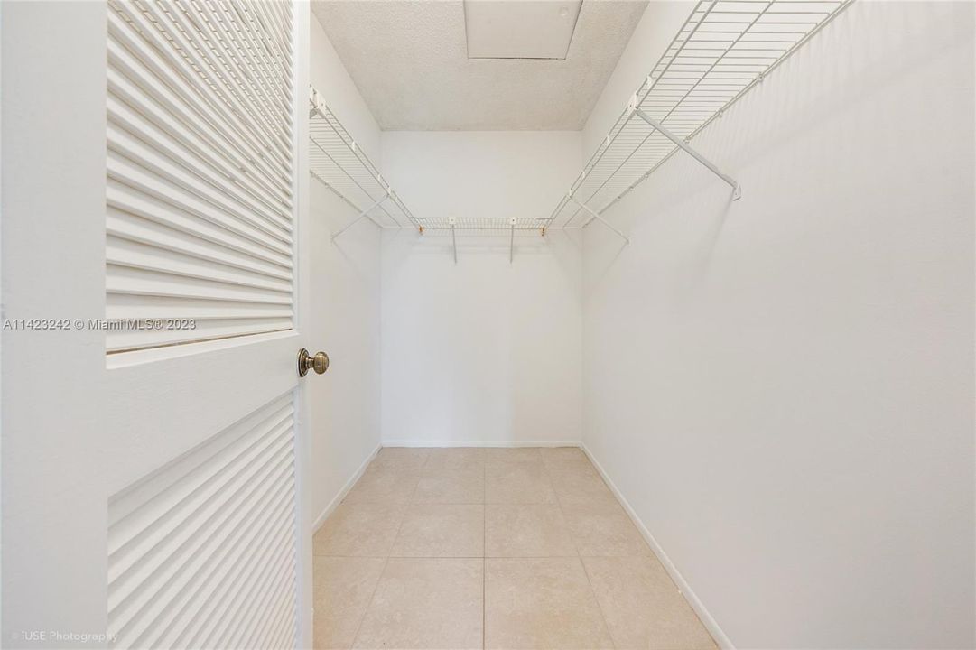 Recently Rented: $2,100 (2 beds, 2 baths, 1090 Square Feet)