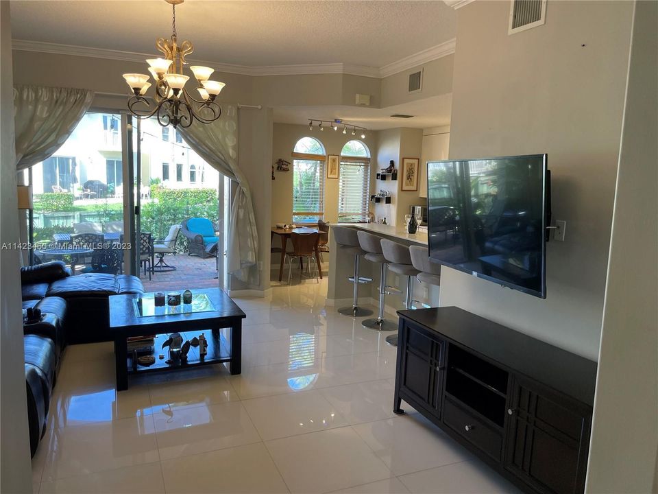 Недавно продано: $1,239,000 (4 спален, 2 ванн, 2330 Квадратных фут)