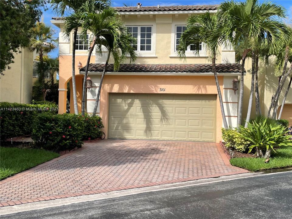 Недавно продано: $1,239,000 (4 спален, 2 ванн, 2330 Квадратных фут)