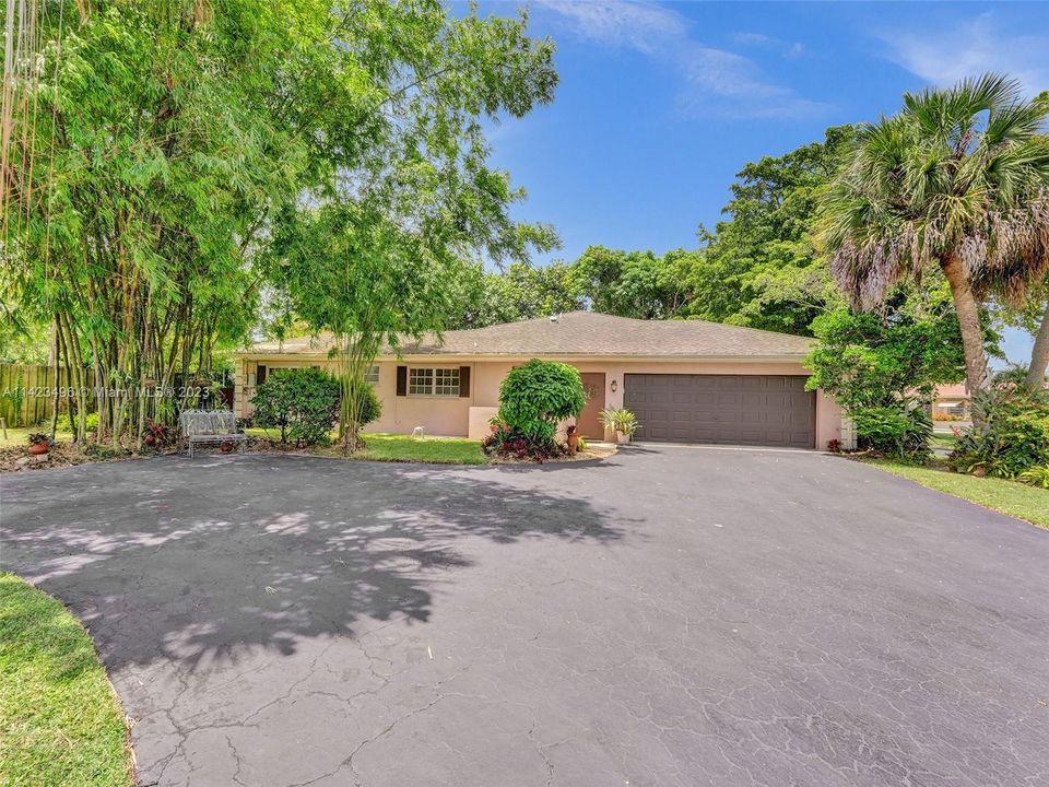 Recently Sold: $769,900 (4 beds, 3 baths, 2694 Square Feet)