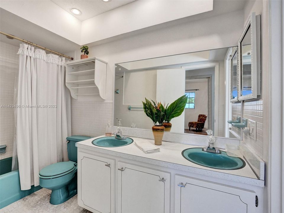 Recently Sold: $769,900 (4 beds, 3 baths, 2694 Square Feet)