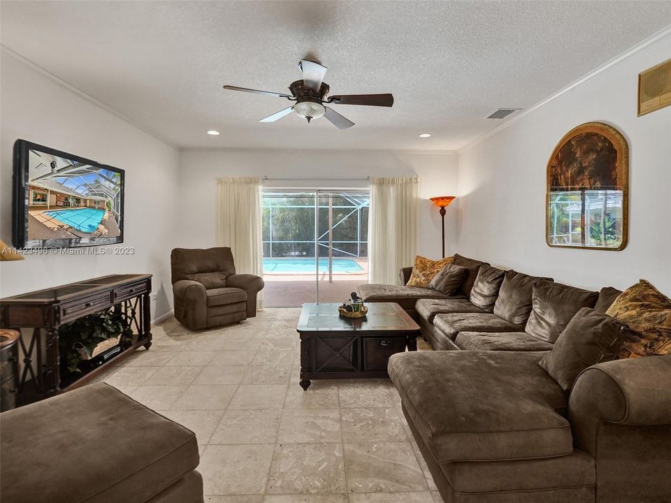 Recently Sold: $769,900 (4 beds, 3 baths, 2694 Square Feet)