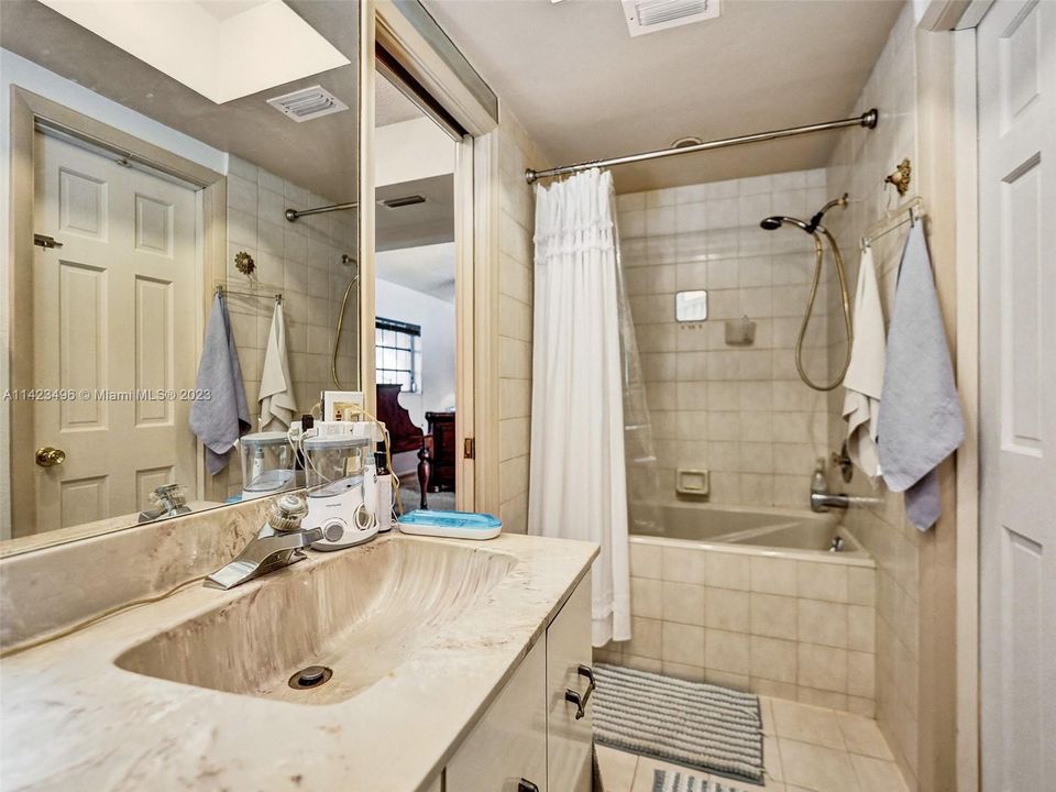 Recently Sold: $769,900 (4 beds, 3 baths, 2694 Square Feet)