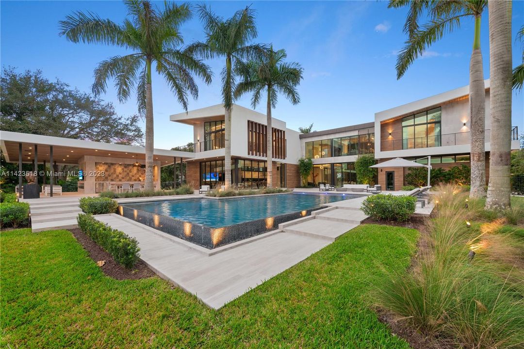 Recently Sold: $7,595,000 (6 beds, 7 baths, 7452 Square Feet)