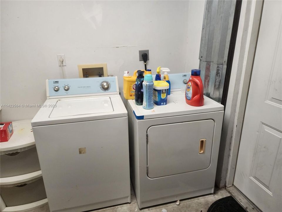 For Sale: $849,000 (4 beds, 2 baths, 2554 Square Feet)