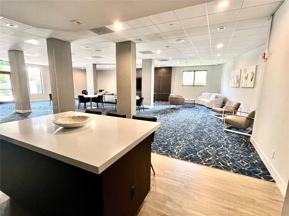 Недавно арендовано: $2,800 (1 спален, 1 ванн, 880 Квадратных фут)