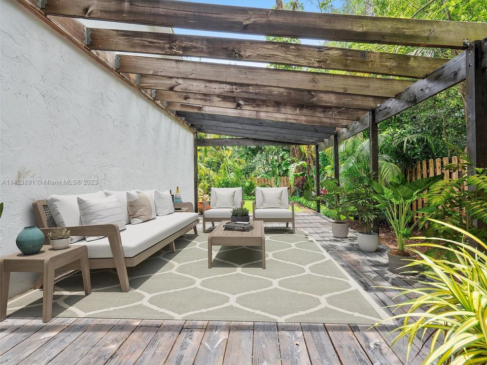 Recently Sold: $2,749,000 (4 beds, 3 baths, 3038 Square Feet)