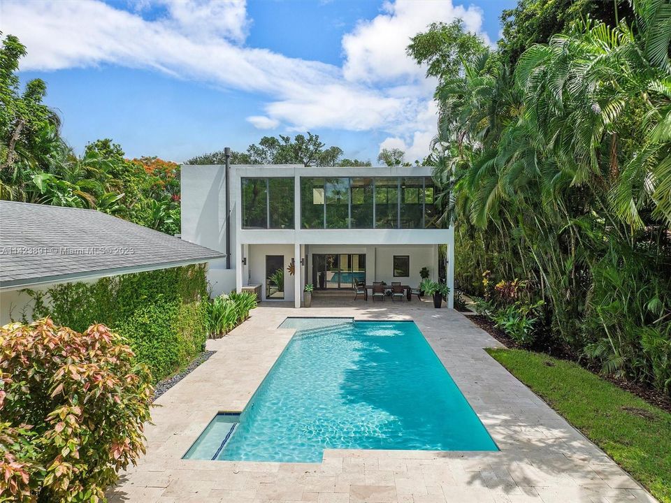 Recently Sold: $2,749,000 (4 beds, 3 baths, 3038 Square Feet)