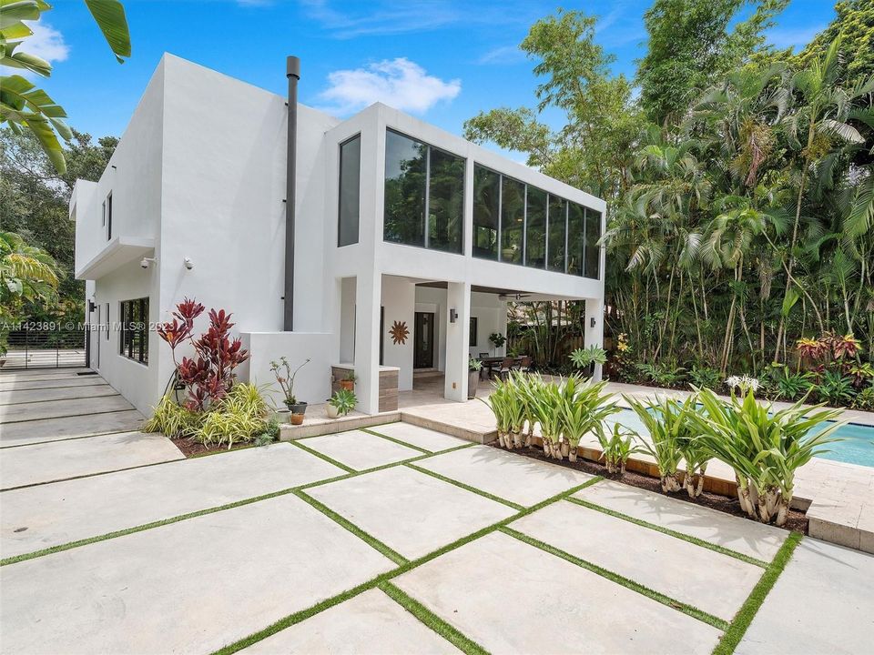 Vendido Recientemente: $2,749,000 (4 camas, 3 baños, 3038 Pies cuadrados)