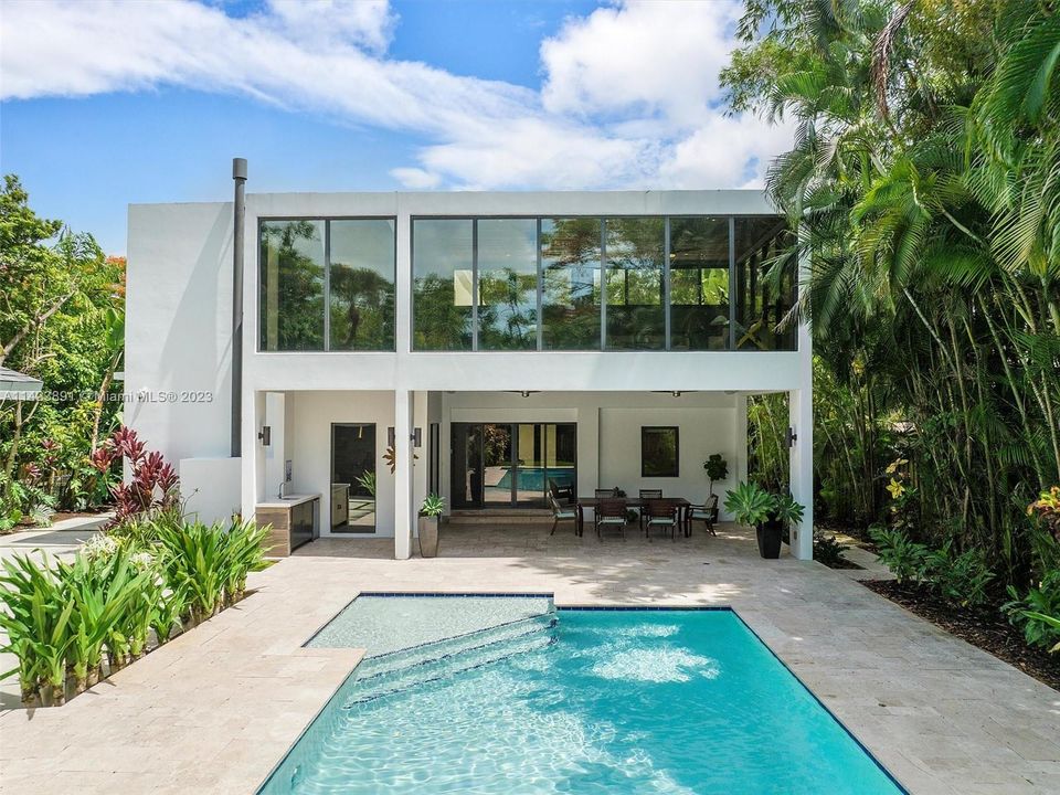 Recently Sold: $2,749,000 (4 beds, 3 baths, 3038 Square Feet)