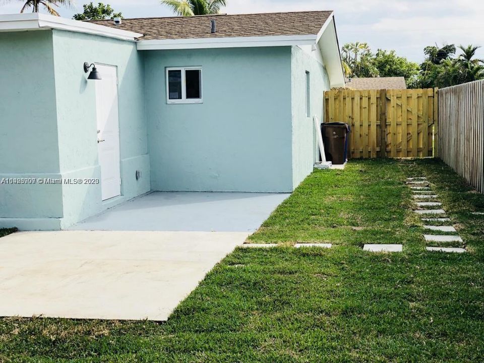 Recently Rented: $3,200 (3 beds, 2 baths, 1400 Square Feet)